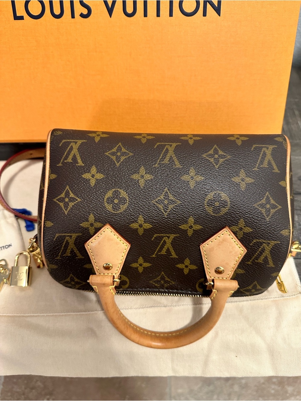 Louis Vuitton Monogram Canvas Speedy Bandoulière 20 - Picture 9 of 16